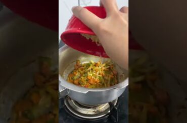 Healthy dinner Ideas! Vegetable Dalia #shorts #dietplan #weightlossdiet #shortsvideo #youtubeshort