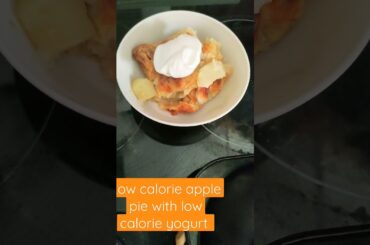 Low calorie apple pie with yogurt.