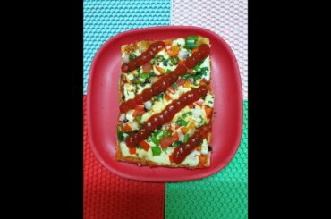 Quick Crunchy and Healthy breakfast | Delicious homemade crispy bread pizza | Indian recipe #shorts