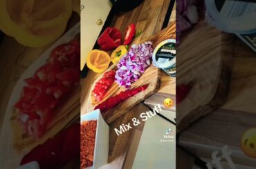 Quick Mexican Stuffed Peppers - Low Carb, Healthy Dinner Idea #mexicanfood #health