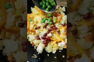 Healthy Breakfast Recipe|Vegetable Poha|Indian Breakfast|#shorts #ytshorts #rujutadiwekar