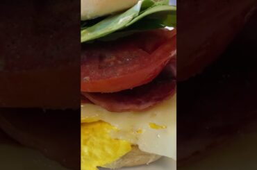 Healthy bacon ,egg and cheese BLT! Only 275 calories. Full recipe on my channel.