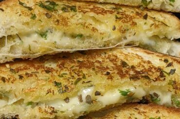 garlic bread//simple and easy garlic bread breakfast in tasty healthy recipes with Jhansi