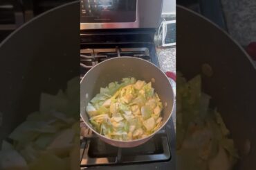 Low Calorie Meals: Garlic & Herb Beef Patty + Spicy Steamed Cabbage