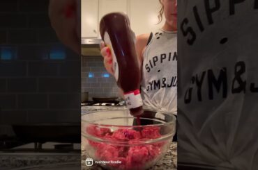 Budget Friendly Healthy Dinner Recipe! Cauliflower buffalo wings and lettuce burgers#healthy #shorts