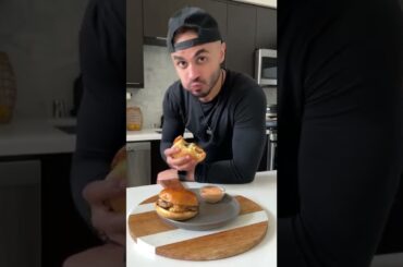 Low Calorie, High Protein Breakfast sandwich (recipe in description) #shorts