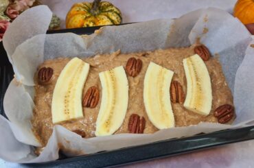 Perfectly moist and healthy banana bread recipe with fresh apples , no sugar