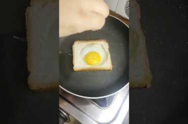 Healthy & Tasty Egg Breakfast Recipe Egg Bread Half Fry #shorts #shomestylecooking #snacks