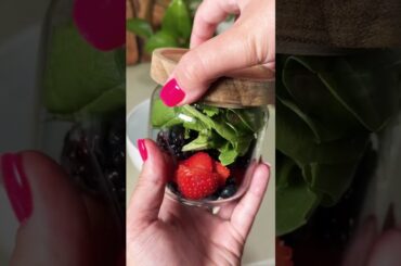 Little berry salad jars #asmr #salad #mealprep #healthyrecipes #healthyfood
