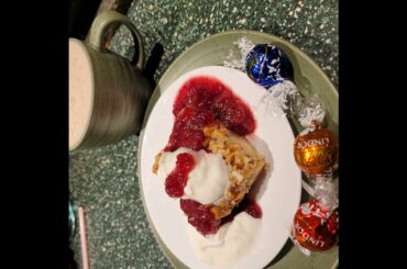 APPLE FRITTER CAKE WITH GLAZE,  CRANBERRY SAUCE AND CREME FRESH, NO SUGAR, #shorts #dessert #health