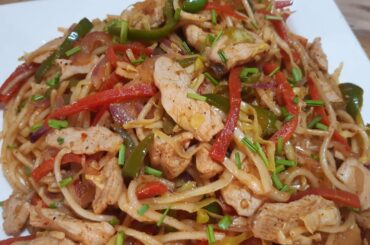 Easy Chicken Chow Mein Recipe by saminas cooking vlogs | Chicken ChowMein Recipe Restaurant Style