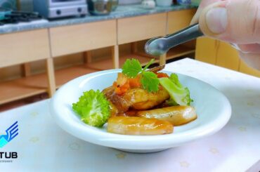 Healthy recipes of stir-fried chicken thigh mushrooms with soy sauce with boiled vegetables