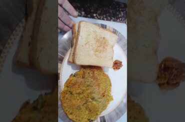 Healthy Breakfast Recipe For Weight-loss / Basen Suji Chilla With Atta Bread #eatdelicious  #shorts