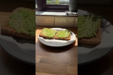 Super Healthy And Tasty Food Idea - Avocado Salsa Toast #shorts #health #healthyeating #wellness