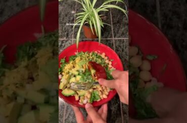 Avocado chickpea sandwich