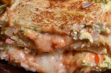 Cheesey Bread Omelette Recipe/Easy Breakfast Recipe/Healthy Breakfast/Egg Omelette/cheese Omelette