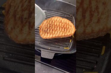 Quick and Easy Vegan Grilled cheese Sandwich Recipe! #grilledcheesesandwich #vegan #shorts #foodie