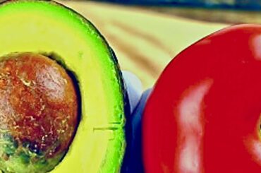 Healthy and simple avocado toast with tomato | healthy breakfast ideas