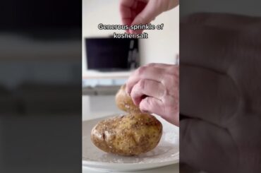 Crispy Air Fryer Baked Potatoes #healthyrecipes #shorts #airfryerrecipes #potatorecipe #collegelife