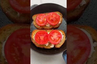 I tried Hailey Bieber's viral Pizza Toast | FeelGoodFoodie