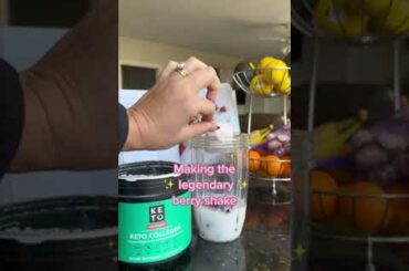 LEGENDARY Berry Smoothie (Low-Carb HEALTHY Smoothie Recipe!)