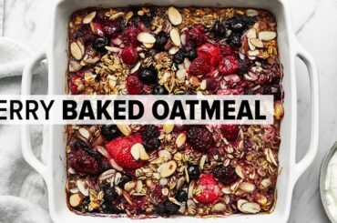 EASY BAKED OATMEAL | with mixed berries for a healthy breakfast!