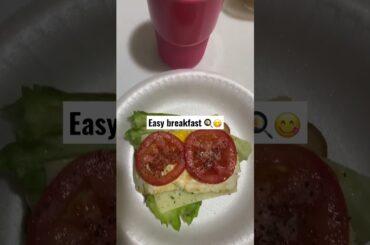 Easy breakfast. Egg sandwich (half) and green juice #parati #fyp  #breakfast #healthy #egg