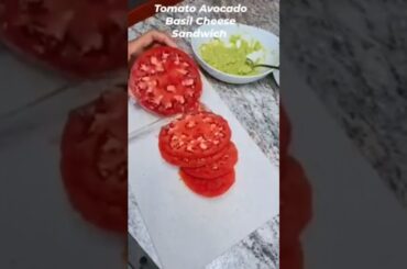 The best & healthy sandwich #sandwich #healthyfood #yummy #avocadosandwich #tomatoesandwich