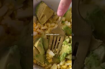 easy & healthy wfh lunch, avocado egg salad sandwich, egg salad no mayo, lunch recipe,