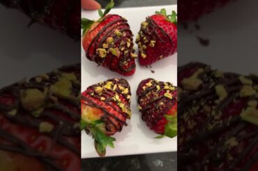 How to Make Stunningly Beautiful and Appetizing Low-Calorie Chocolate-Covered Strawberries | Dessert
