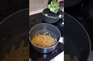 Easy Boursin garlic pasta. Quick meals. Healthy meals. Healthy eating. Low calorie meals. Food.