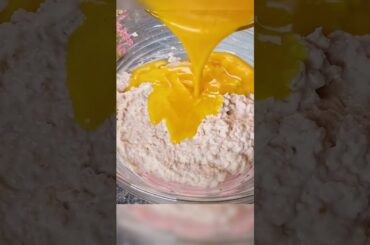 Healthy cake with oats, yogurt and raisins!