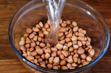 Pour water into the peanuts and better than meat! A healthy and delicious recipe