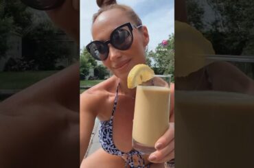 Healthy Breakfast Ideas #smoothie #healthyrecipes #instareels #reelsinstagram #breakfast #shorts