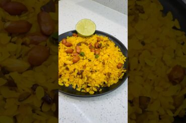 Easy And Tasty Poha #shorts #youtubeshorts #shortvideo #weightloss #recipes #weightlossjourney #poha