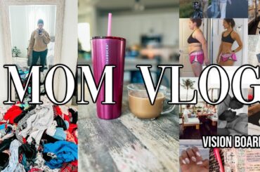 DAY IN MY LIFE || Vision Board 2023, Healthy Breakfast Recipe, Cleaning, Fav Christmas Gifts!