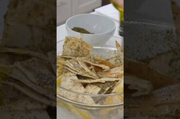 Za’atar Baked Pita Chips for game day! #recipe #football #snack #healthy