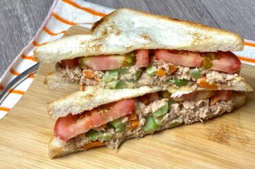 Simple recipe - Delicious tuna sandwich with just a can of tuna