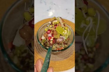 Moong Sprouts Salad | Healthy Salad | Colourful Salad #shorts #shortvideo #somakikadhaayi