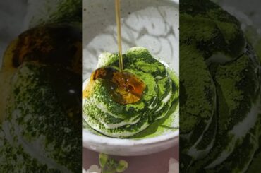 Strawberry Cream Overnight Oats with Matcha Yogurt for healthy breakfast! Recipe in caption