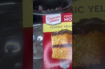 ASMR Healthy Low Calorie Slow Cooker Strawberry Dump Cake #lowcarb #healthyrecipes #slowcooker