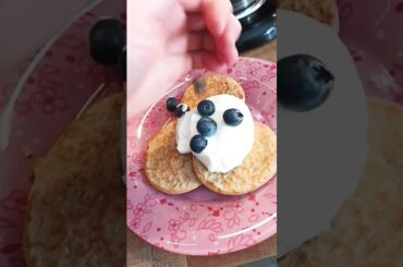 pancakes healthy vegan! recette: https://www.instagram.com/reel/CrgBP1MsyAS/?igshid=MTIyMzRjYmRlZg==