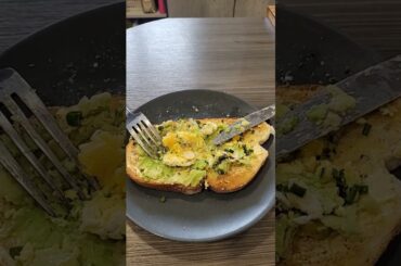 "Healthy and Delicious: Air Fried Avocado and Baked Egg on Toast Recipe"