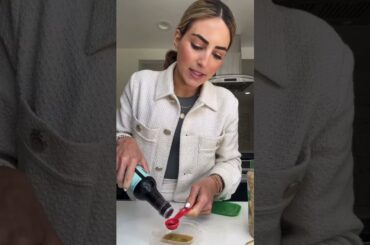 Yummy 4-Ingredient Sauce to Put on Everything #healthyrecipes #tahini  #cabbagerecipe #shorts