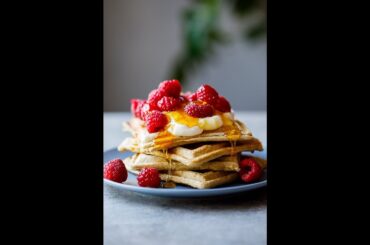 Easy healthy banana oat waffles. #easyrecipe #healthyrecipes #breakfast