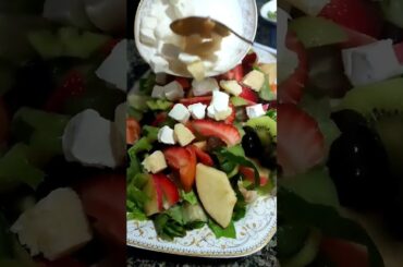 i make quick healthy salad for brunch #satisfying #food #shorts @mamajinkskitchen