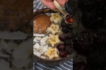 Making our breakfast healthy and creative. EASY OATS BREAKFAST #shorts #vegan #healthy #food #recipe