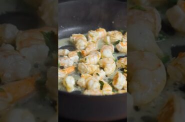 I could eat this everyday! Shrimp & Mango Spring Salad! Healthy and delicious recipe!