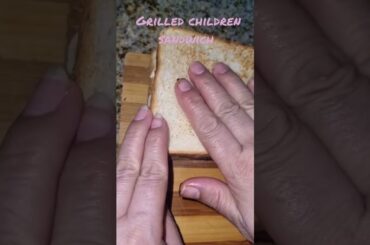 health yummy grilled chicken  sandwich for more videos subscribe#biyavlogs#sandwich#grill#chicken