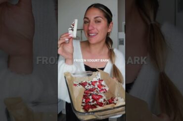FROZEN YOGURT BARK RECIPE, super easy & healthy snack or dessert to try at home! Comment for recipe